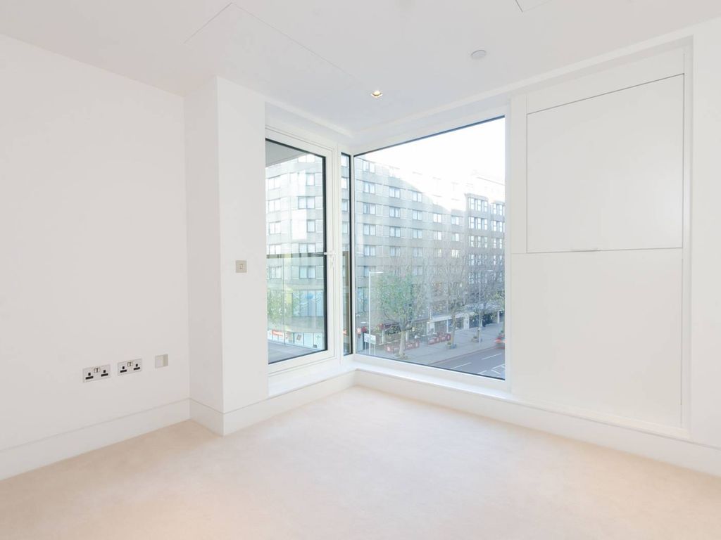 2 bed flat to rent in Kensington High Street, High Street Kensington, London W14, £5,200 pcm