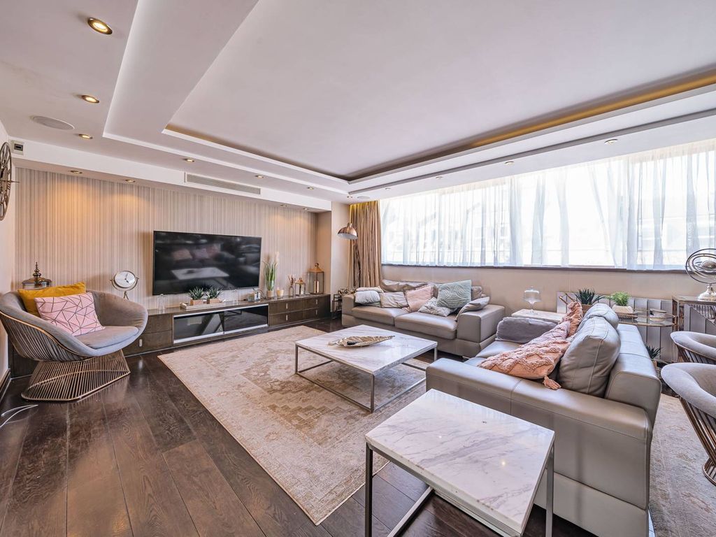 4 bed flat for sale in George Street, Marylebone, London W1U, £1,950,000