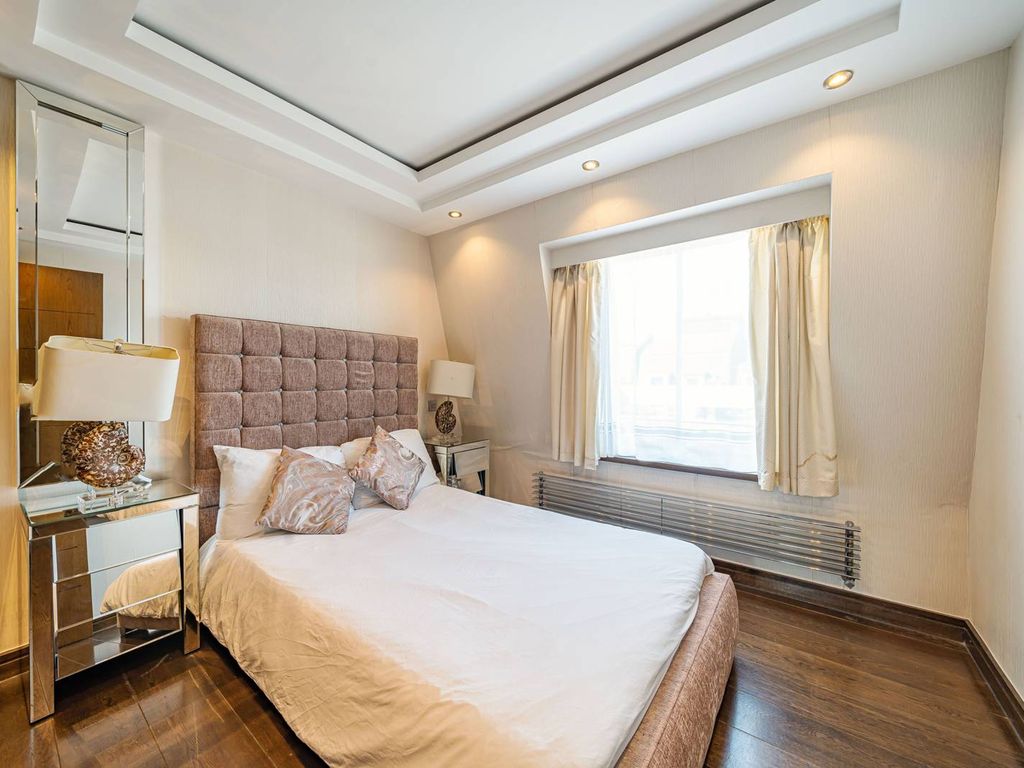 4 bed flat for sale in George Street, Marylebone, London W1U, £1,950,000