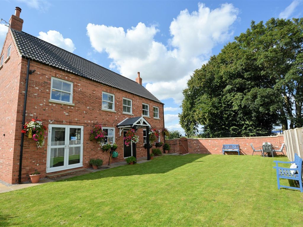 6 bed detached house for sale in Gowdall Lane, Snaith, Goole DN14, £499,950