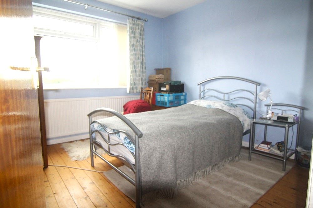 4 bed detached house for sale in Bearwood Road, Wokingham RG41, £600,000