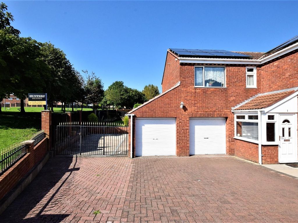 4 bed property for sale in Berwick Chase, Oakerside Park, Peterlee, County Durham SR8, £425,000