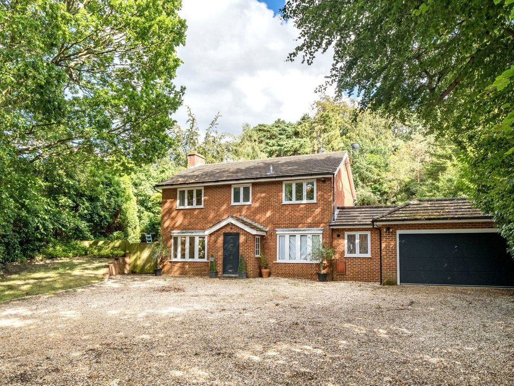 4 bed detached house for sale in London Road, Bagshot, Surrey GU19, £895,000