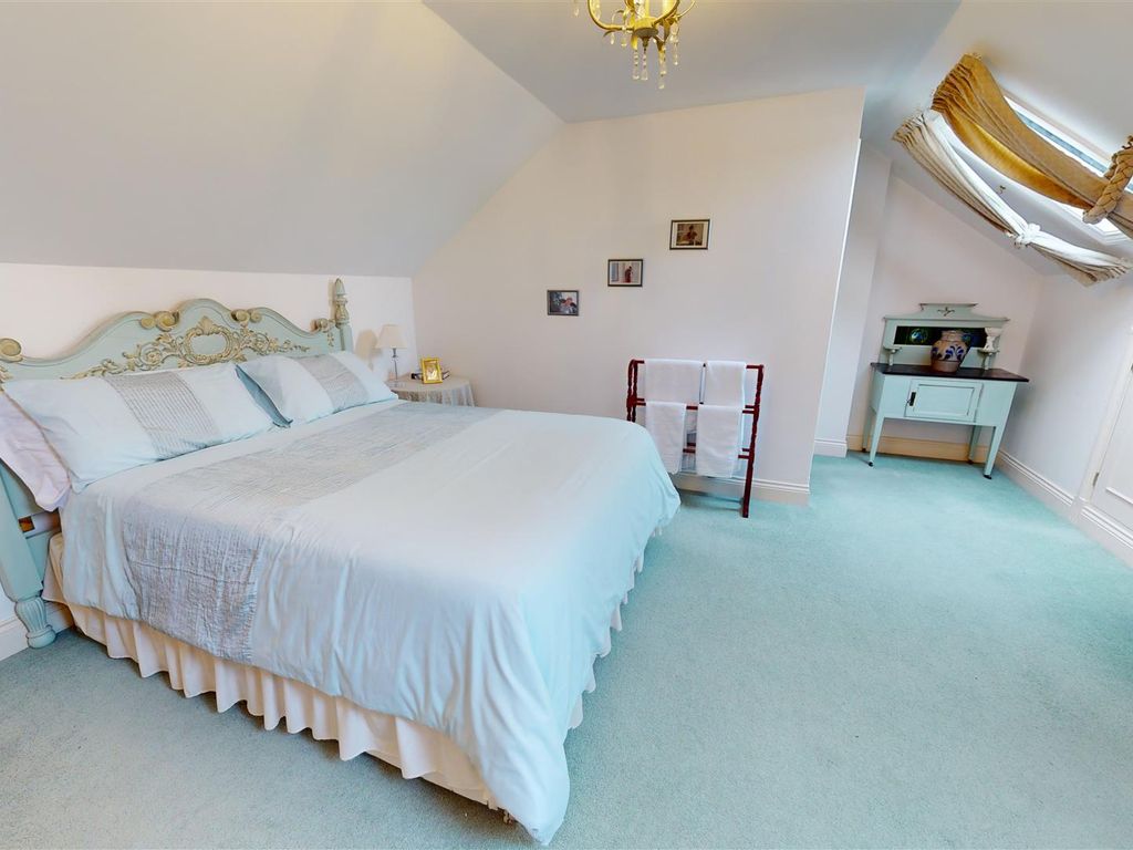 3 bed town house for sale in Cowbridge CF71, £575,000