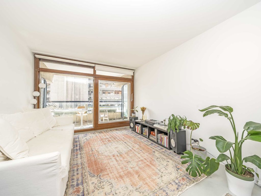 1 bed flat for sale in Barbican, London EC2Y, £695,000