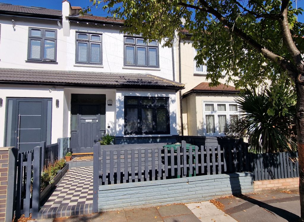 4 bed terraced house for sale in Falkland Avenue, London N11, £650,000