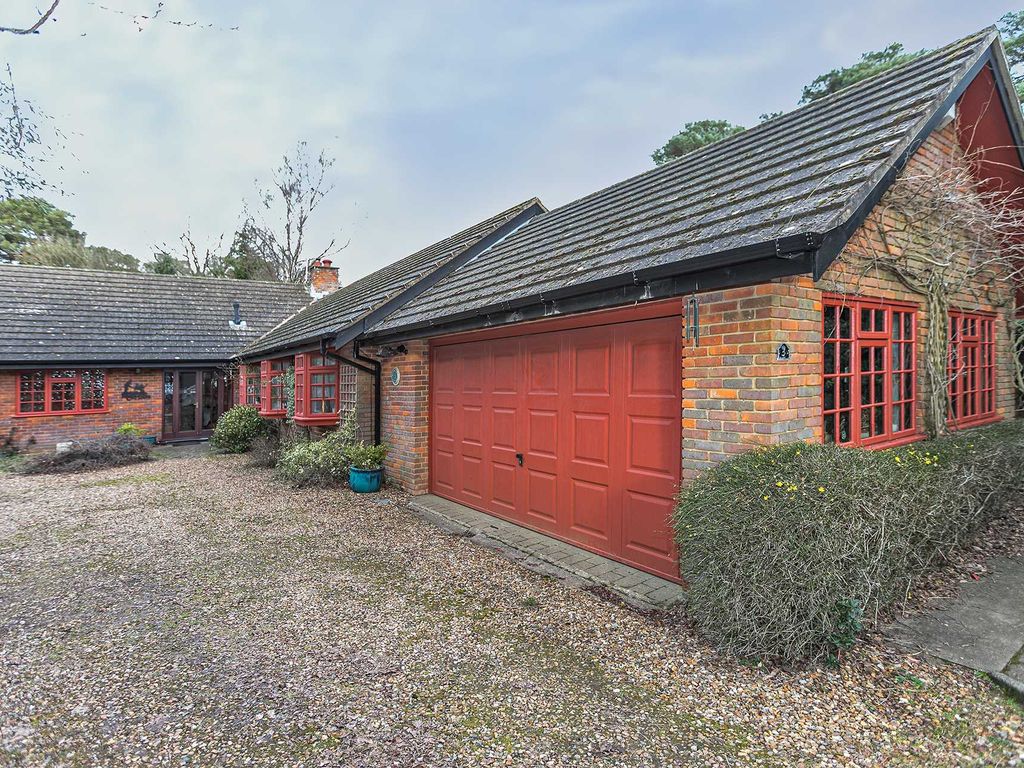 4 bed detached bungalow for sale in Danesborough Drive, Aspley Heath MK17, £1,150,000