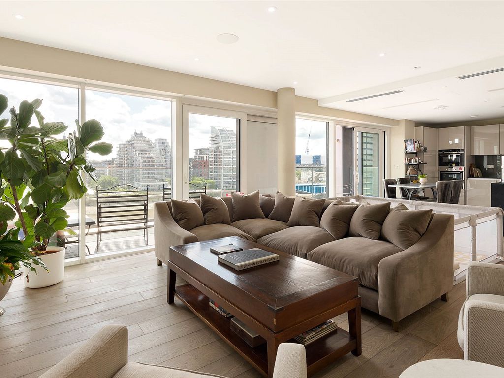 2 bed flat for sale in Central Avenue, London SW6, £1,095,000