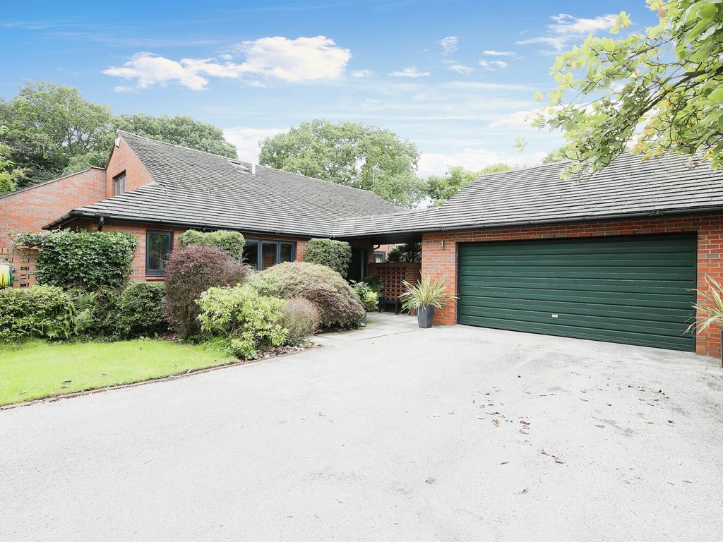 5 bed detached house for sale in Eaglesfield, Hartford, Northwich CW8, £800,000