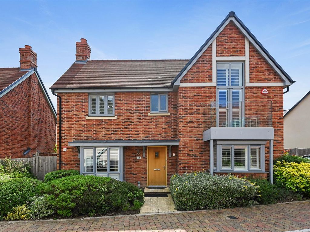 4 bed detached house for sale in Watlington Gardens, Great Warley, Brentwood CM13, £1,000,000