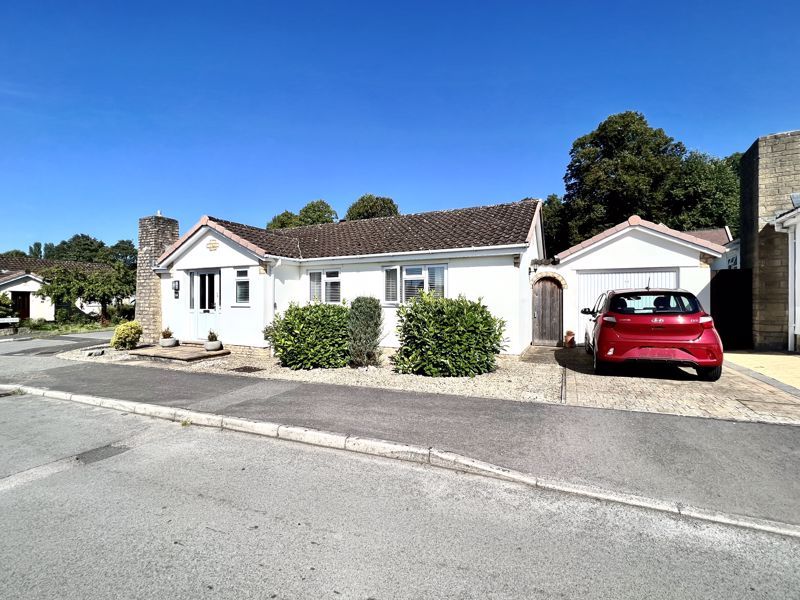 3 bed bungalow for sale in Long Barrow Road, Calne SN11, £400,000