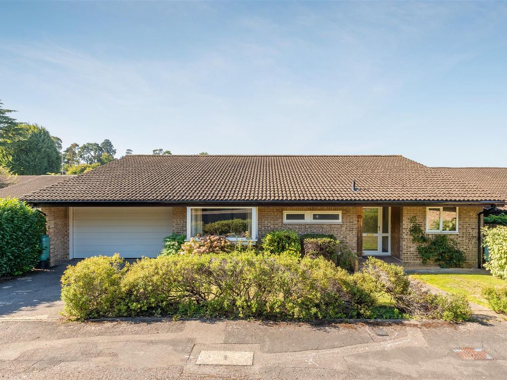 3 bed detached bungalow for sale in Cavendish Meads, Ascot SL5, £650,000