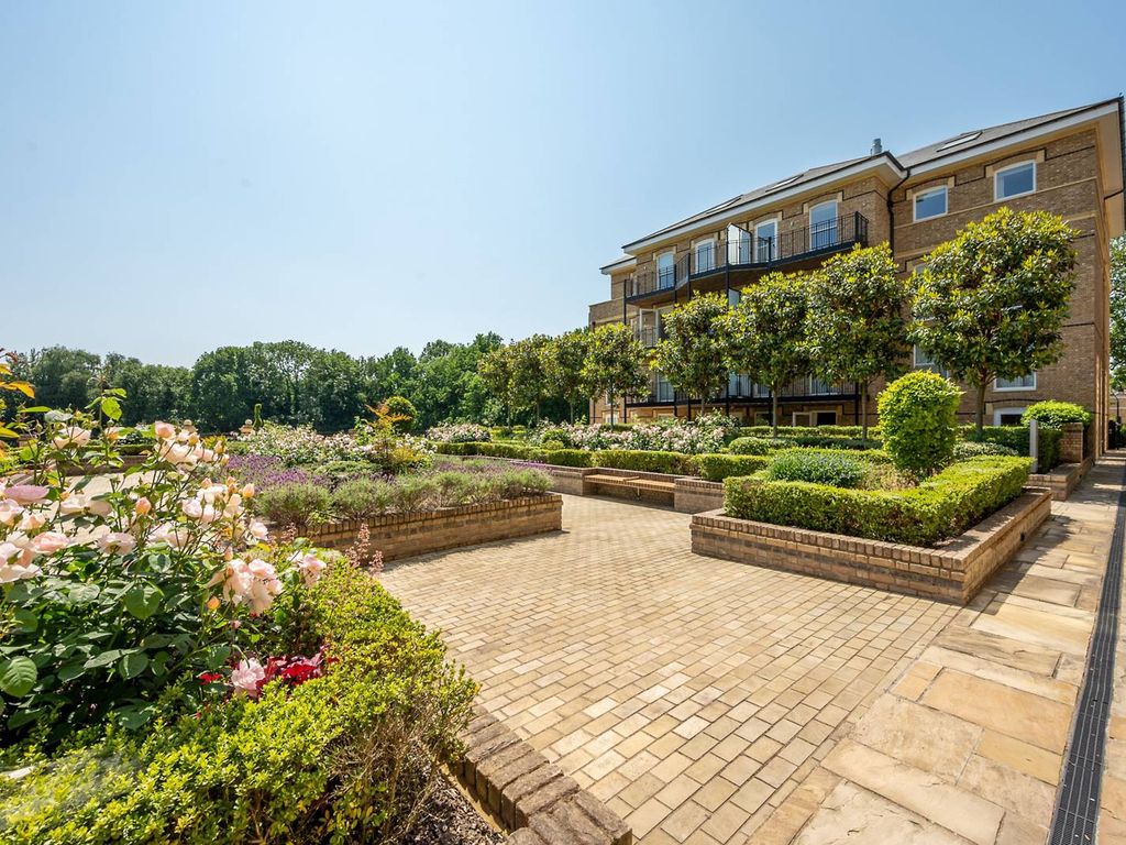 2 bed flat for sale in Chambers Park Hill, Copse Hill, London SW20, £950,000