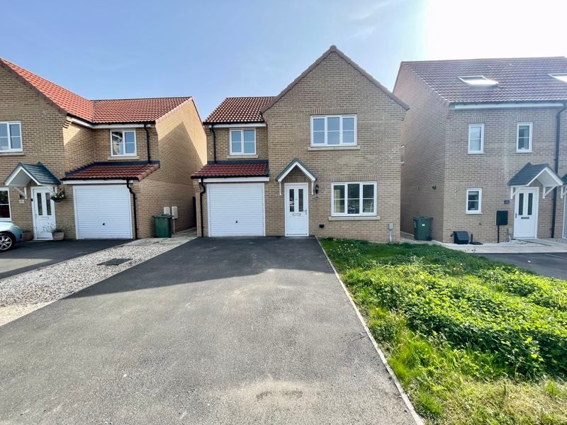 4 bed detached house for sale in Parklands Avenue, Humberston, Grimsby DN36, £240,000