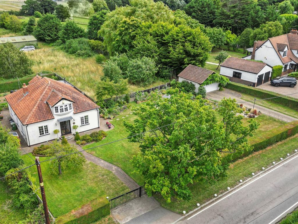 4 bed detached house for sale in Brentwood Road, Dunton, Brentwood CM13, £800,000