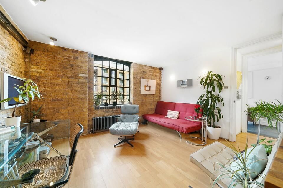 1 bed flat for sale in Gowers Walk, London E1, £480,000