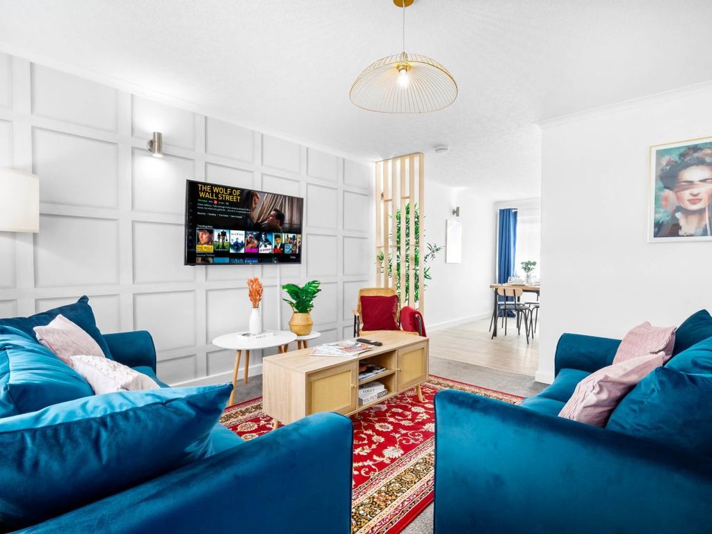 2 bed flat to rent in Valencia Croft, Birmingham B35, £3,848 pcm
