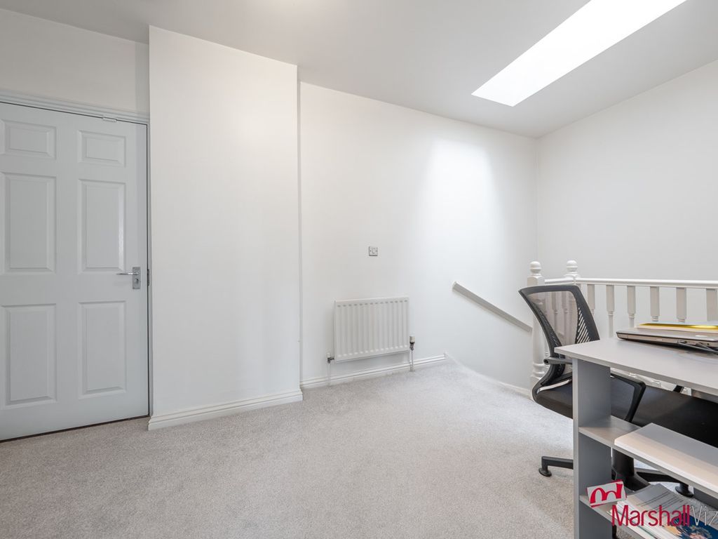 2 bed flat for sale in Stationers Place, Apsley, Hemel Hempstead HP3, £370,000