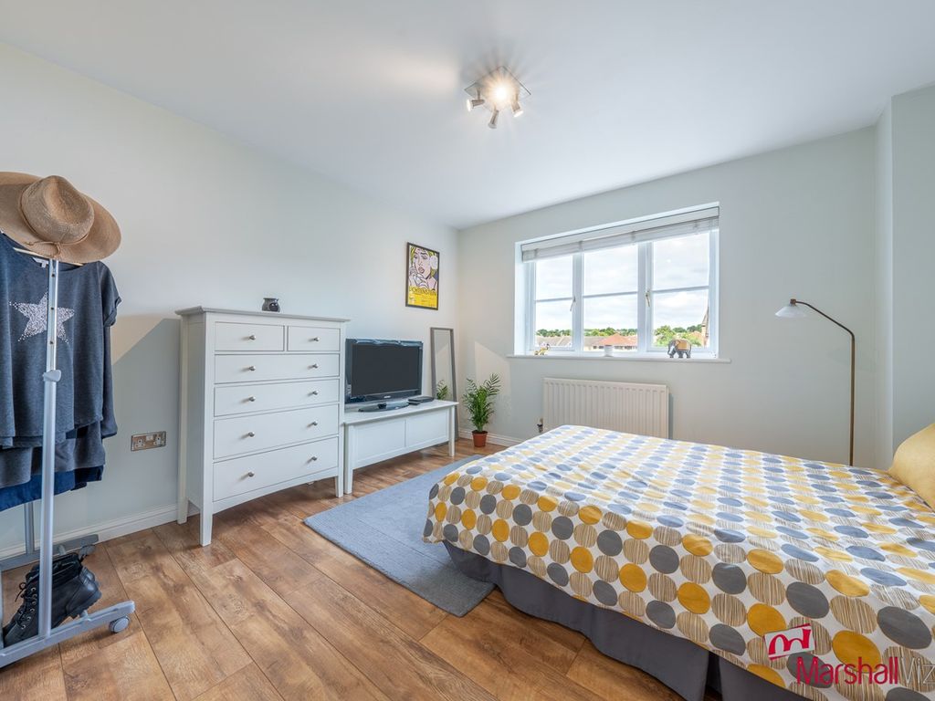 2 bed flat for sale in Stationers Place, Apsley, Hemel Hempstead HP3, £370,000