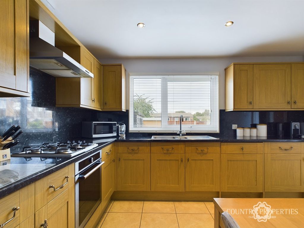3 bed terraced house for sale in Hardings, Welwyn Garden City AL7, £400,000
