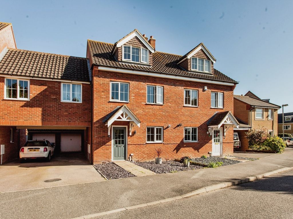 3 bed town house for sale in Foxhollow, Great Cambourne, Cambridge CB23, £375,000