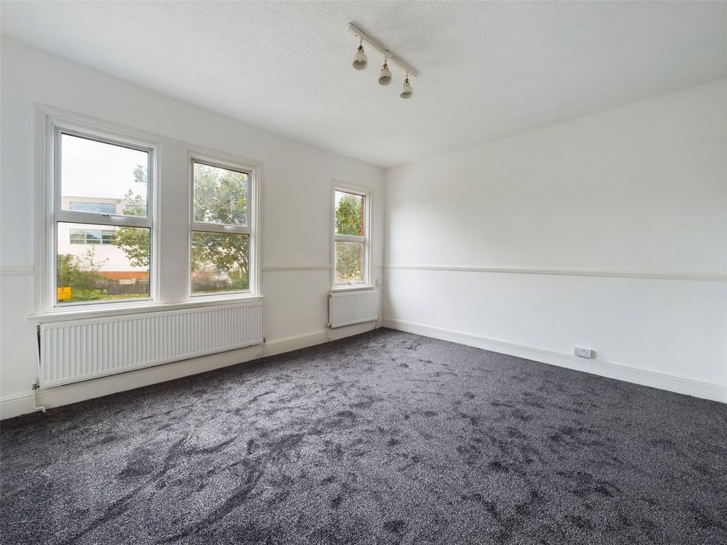 3 bed terraced house for sale in Cann Hall Road, London E11, £625,000