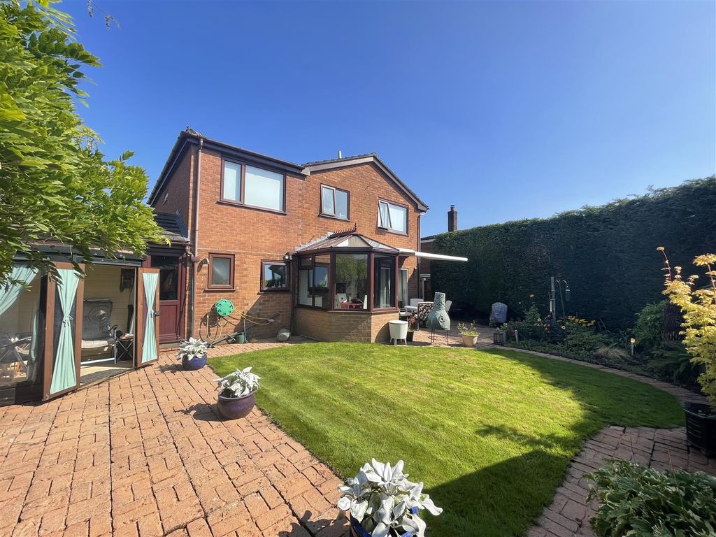 5 bed detached house for sale in Birch Grove, Wincham, Northwich CW9, £395,000