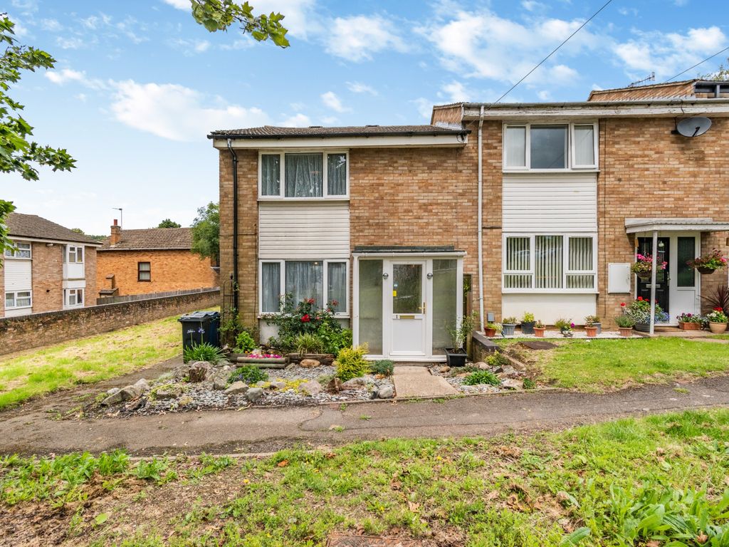 3 bed end terrace house for sale in Pheasant Rise, Chesham HP5, £365,000