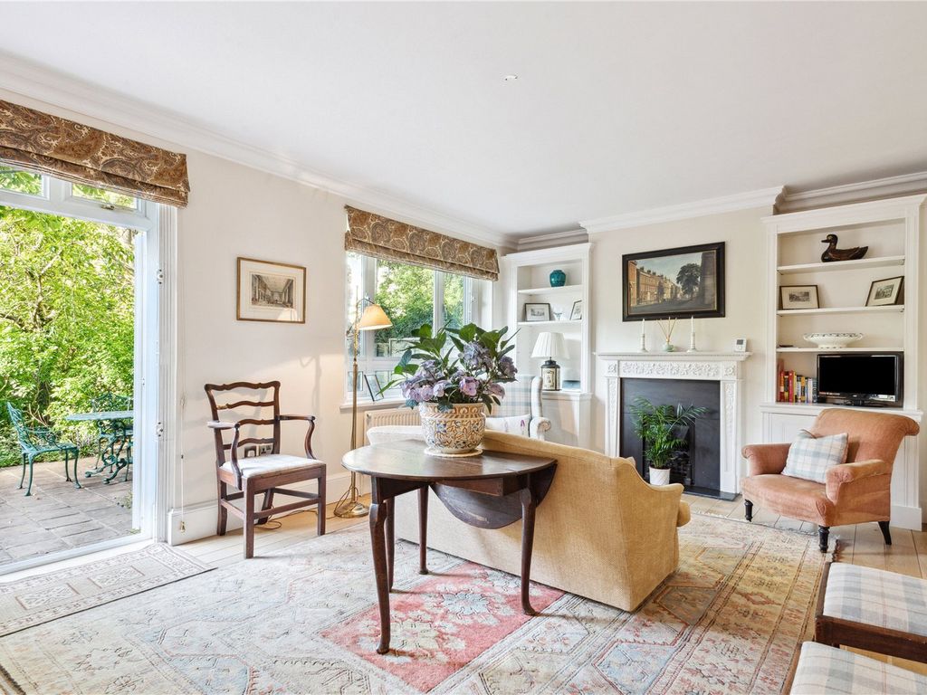2 bed flat for sale in Lucan Place, London SW3, £1,100,000