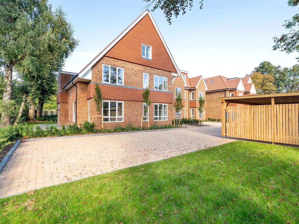 New home, 2 bed flat for sale in Furze Hill, Kingswood, Tadworth KT20, £875,000