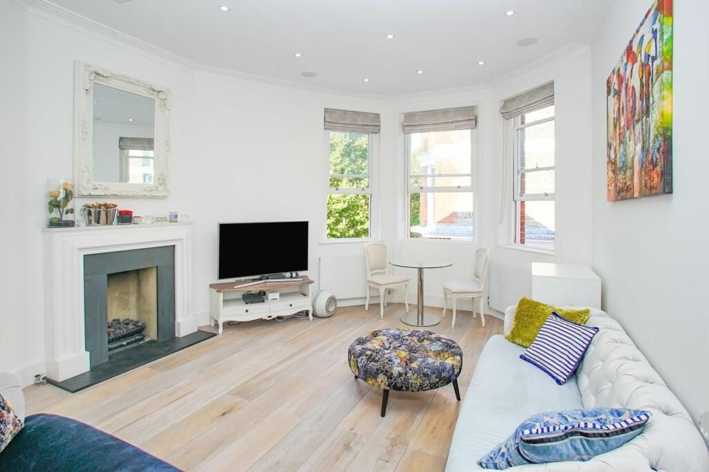 2 bed flat for sale in Barkston Gardens, London SW5, £1,250,000