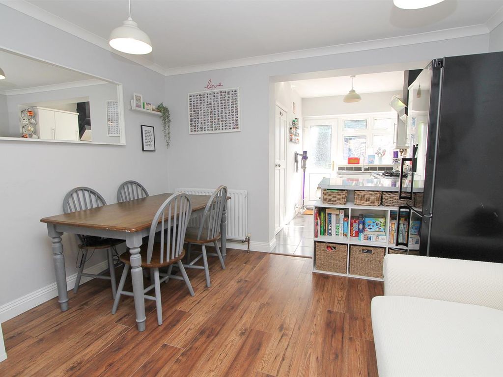 2 bed terraced house for sale in Vernon Road, Sutton SM1, £400,000