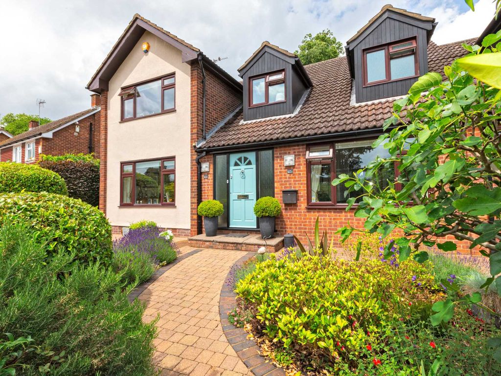 4 bed detached house for sale in The Mount, Aspley Guise MK17, £995,000
