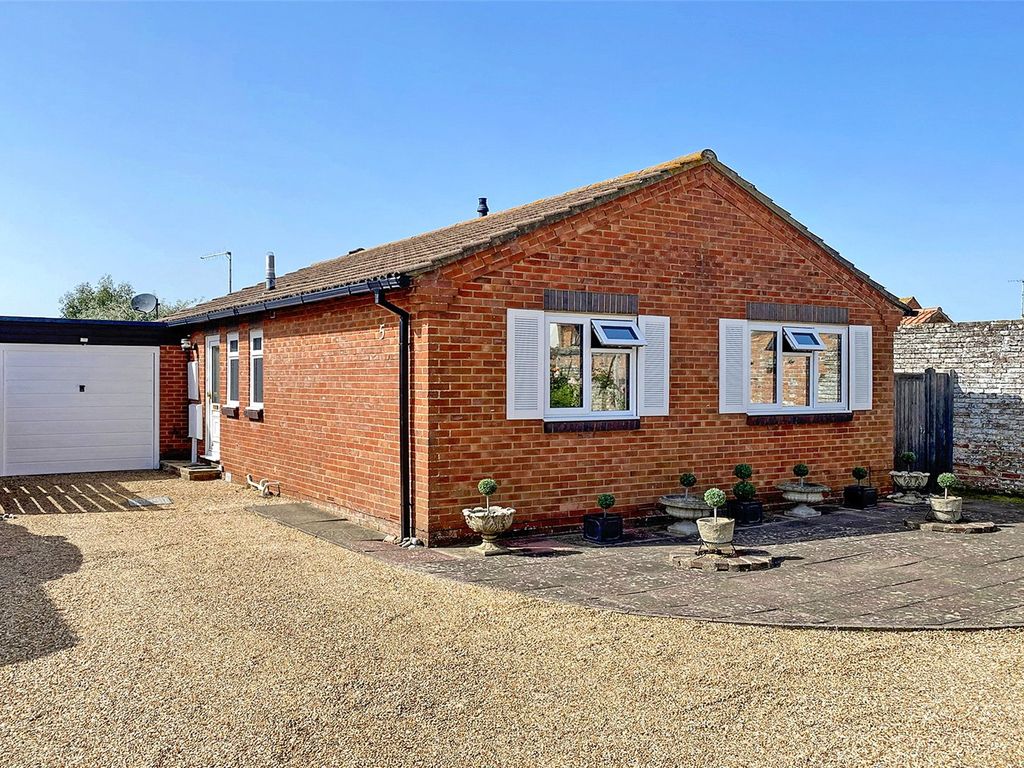 2 bed bungalow for sale in Brou Close, East Preston, West Sussex BN16, £425,000