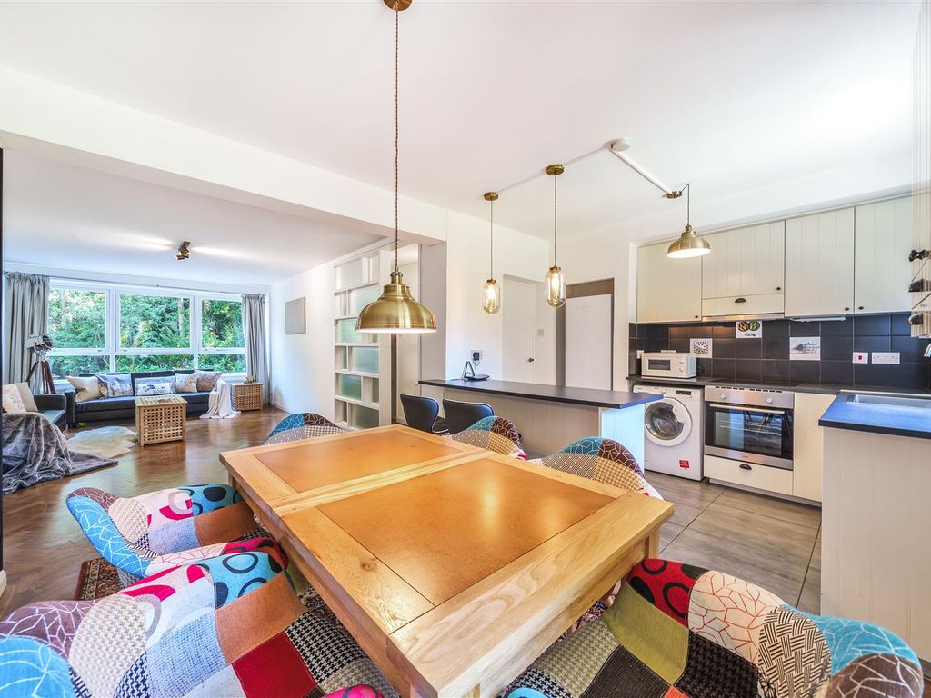 3 bed flat for sale in Branch Hill, Hampstead NW3, £1,150,000