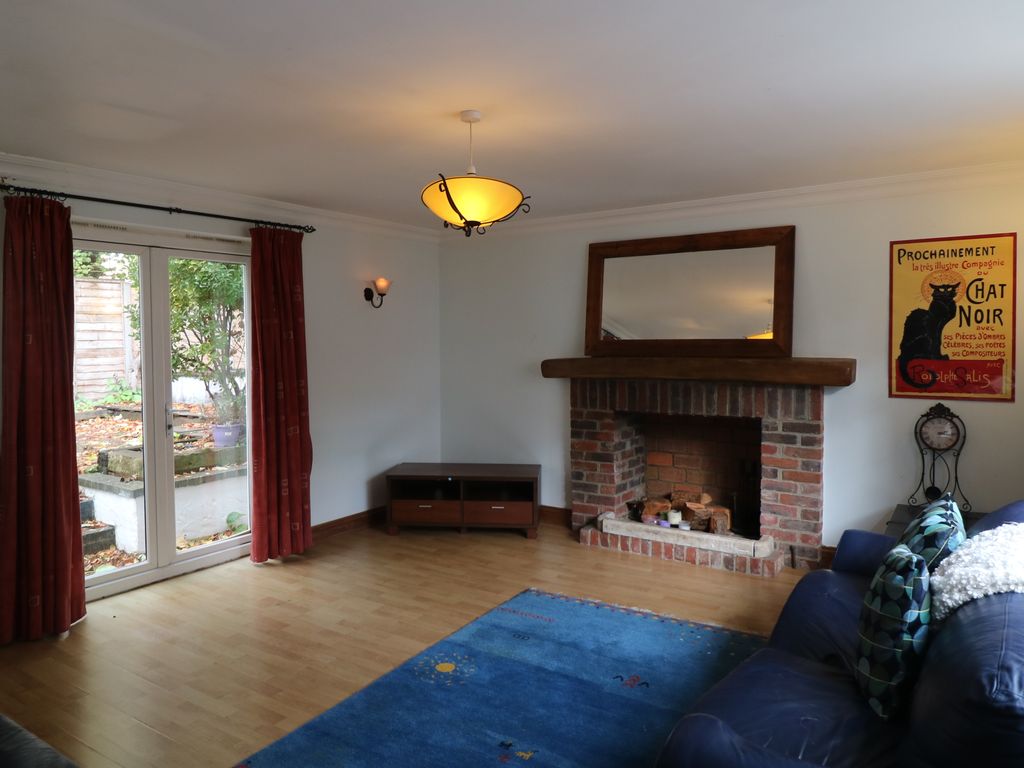 3 bed detached house to rent in Birdhurst Road, South Croydon CR2, £2,650 pcm