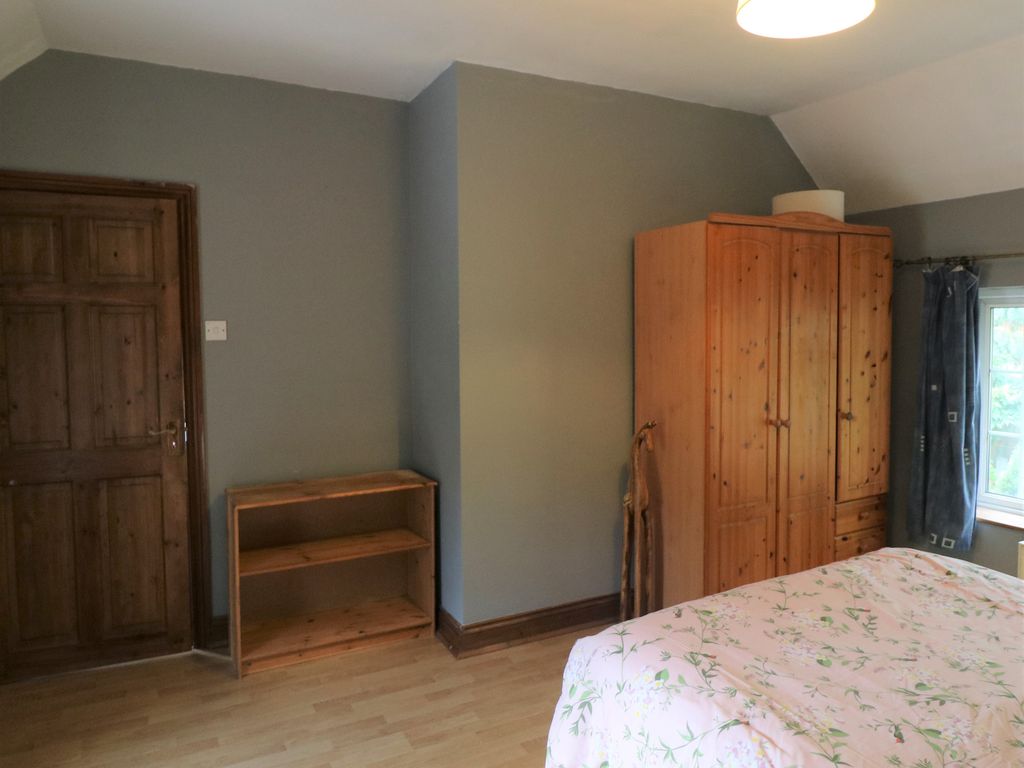 3 bed detached house to rent in Birdhurst Road, South Croydon CR2, £2,650 pcm