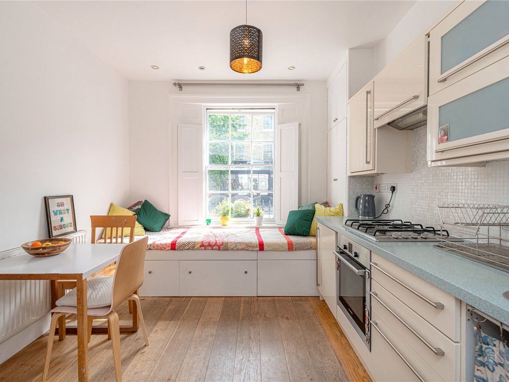 1 bed flat for sale in Caledonian Road, London N1, £350,000