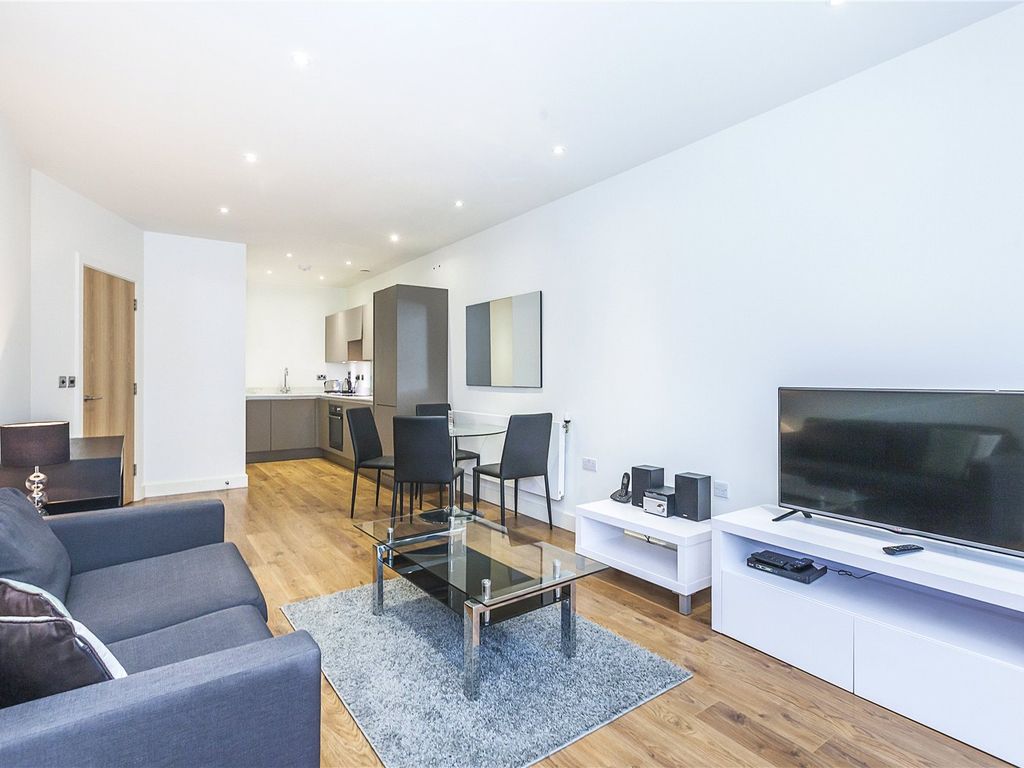 1 bed flat for sale in New Village Avenue, London E14, £350,000