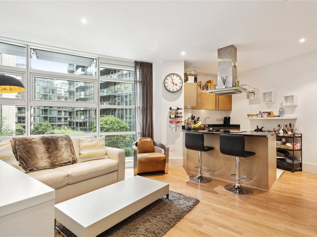 1 bed flat for sale in Juniper Drive, London SW18, £400,000