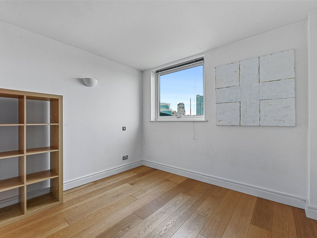 2 bed flat for sale in Cinnabar Wharf Central, 24 Wapping High Street, London E1W, £750,000