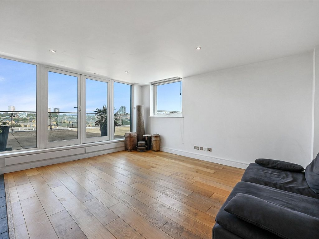 2 bed flat for sale in Cinnabar Wharf Central, 24 Wapping High Street, London E1W, £750,000