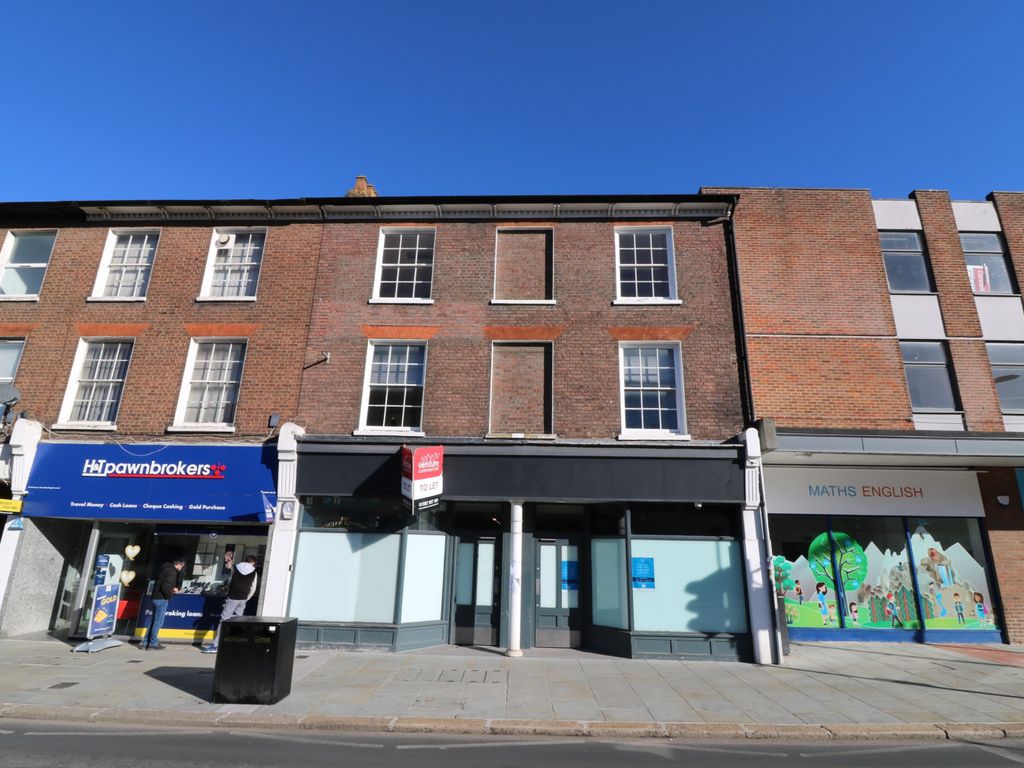Retail premises to let in High Street North, Dunstable LU6, £25,000 pa