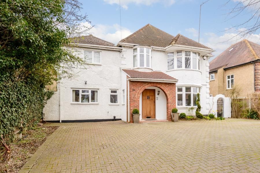 6 bed detached house to rent in Uxbridge Road, Hatch End, Pinner HA5, £4,000 pcm