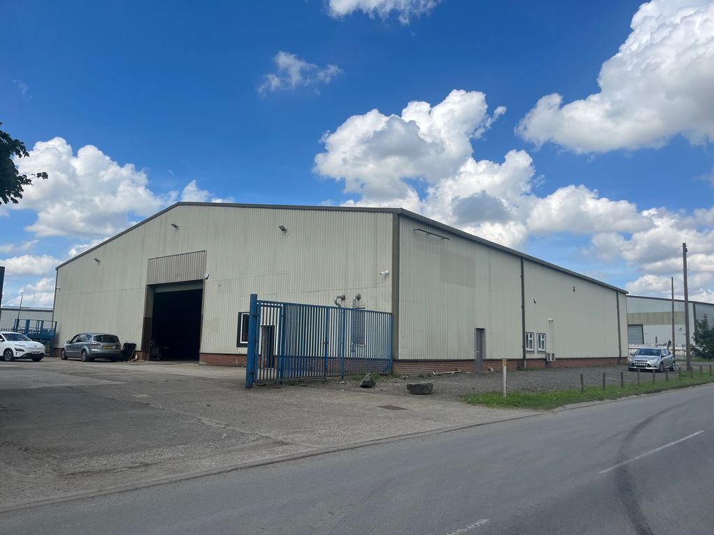 Industrial to let in Ely Building, Membury Airfield Industrial Estate, Hungerford RG17, £80,000 pa