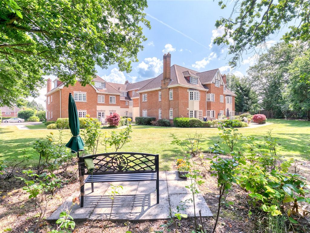 3 bed flat for sale in Courtney Place, Terrace Road South, Binfield, Bracknell RG42, £400,000