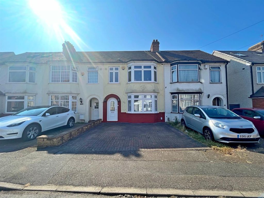 3 bed terraced house for sale in Norwood Avenue, Romford RM7, £450,000