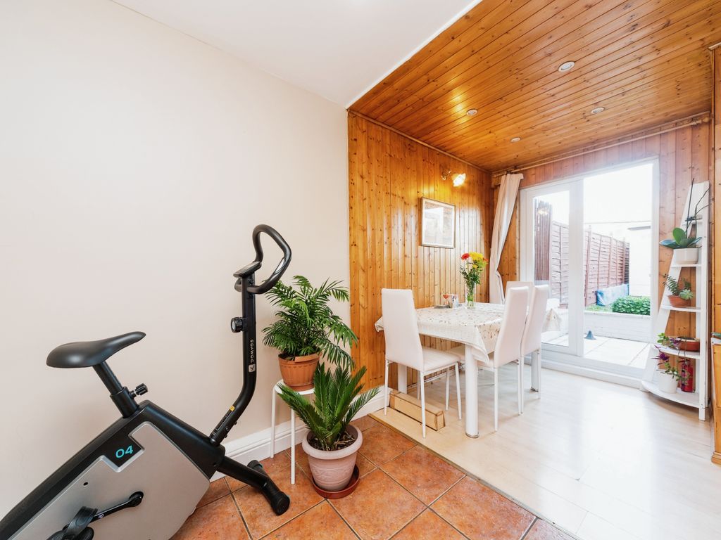 3 bed terraced house for sale in Bisham Close, Carshalton SM5, £450,000