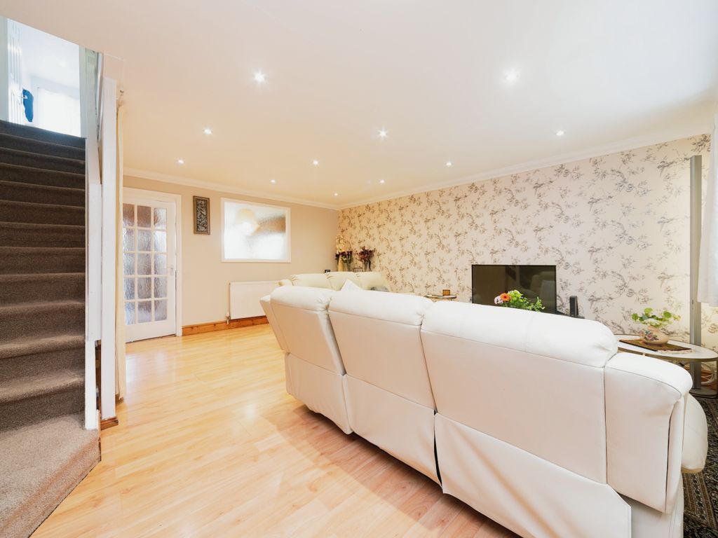 3 bed terraced house for sale in Bisham Close, Carshalton SM5, £450,000