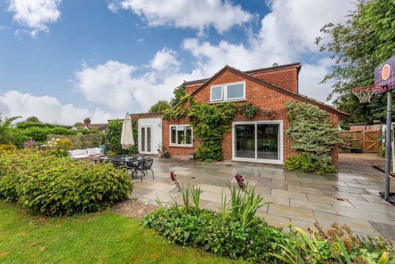 6 bed bungalow for sale in The Street, Fetcham, Leatherhead KT22, £995,000